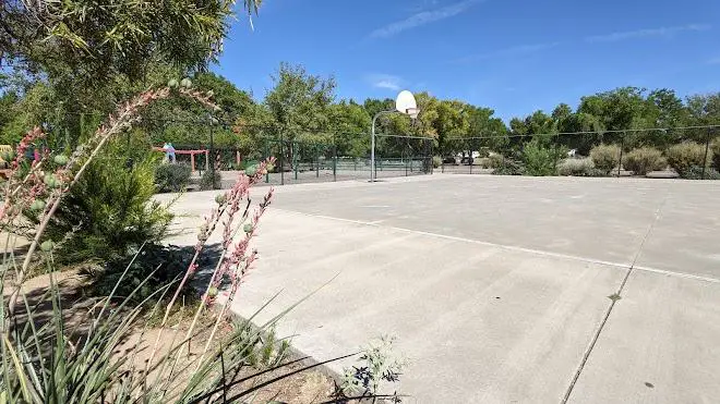 Arroyo del Oso Basketball Court